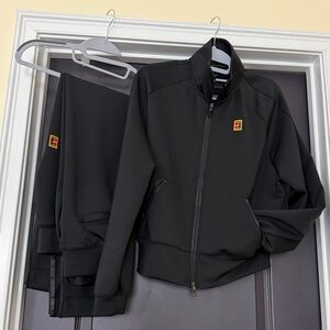 NikeCourt Heritage tennis jacket w/matching pants featuring Dri-FIT technology.